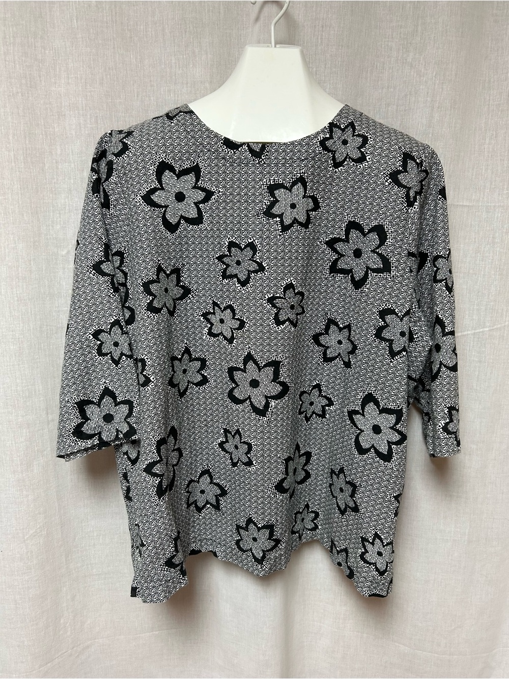 Blouse top Linen cotton blend size 2X black white NWOT